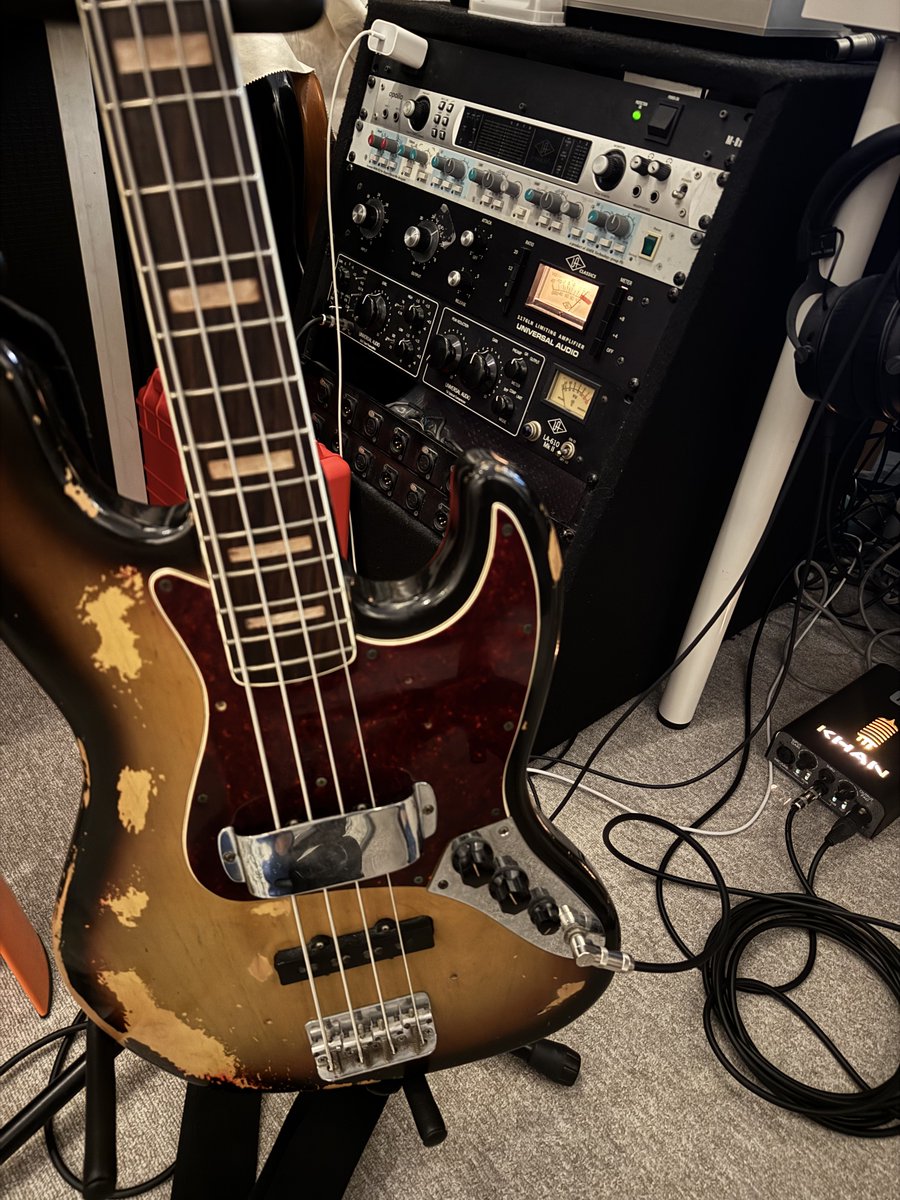 gurasanpark's tweet photo. レコーディング、昨日の今日で熱量マシマシの良いテイク録れました！ https://t.co/WaUpWetL3Y