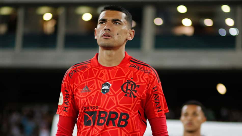 FlamenGOL_81's tweet photo. Entrou calado e saiu calado..

Santos, Nosso paredão do Tri da Libertadores em 2022. 

Muitos esquecem desse goleiraço.. https://t.co/6F6UB14Bsz