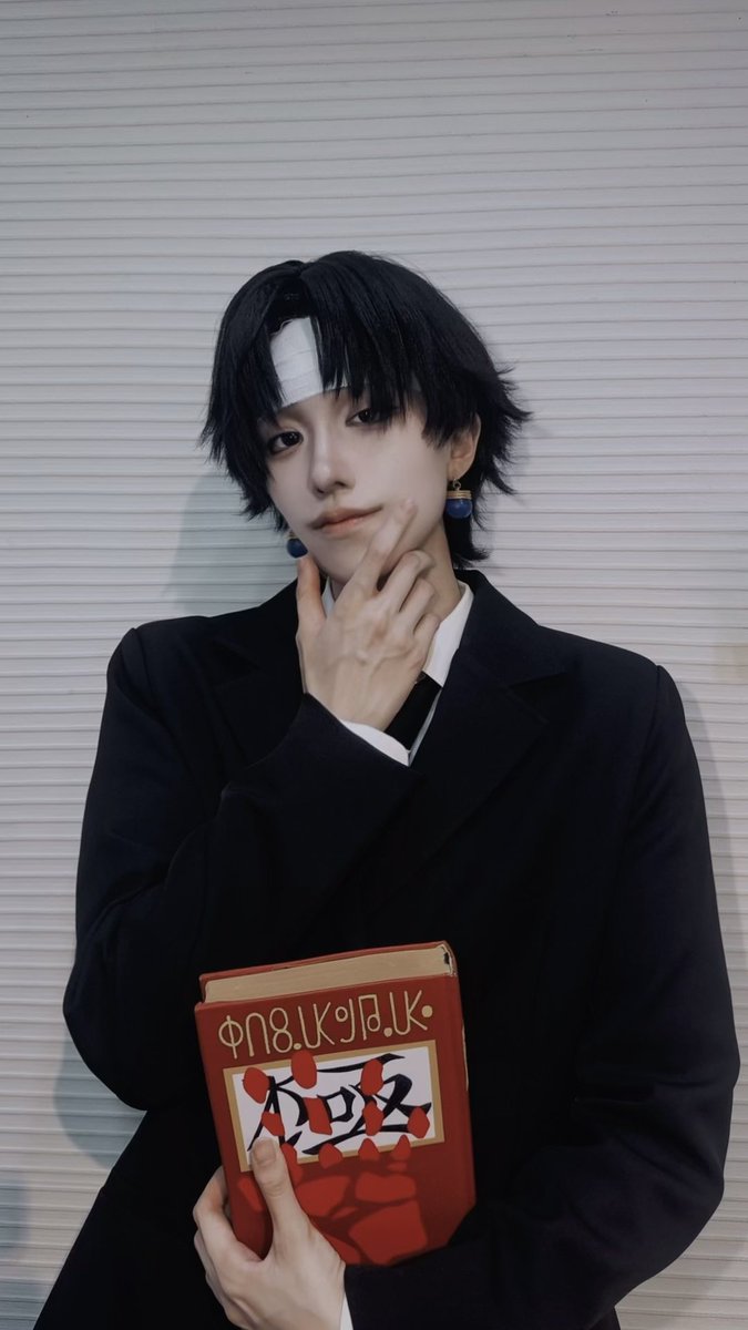 pinopinomagic's tweet photo. 色んなハンターハンターレイヤーさん空間で楽しかった〜🥹✨
見えない？ポーズ可愛くて乱用してた😂

#ハンターオンリー2026 https://t.co/TqNaSrNugZ