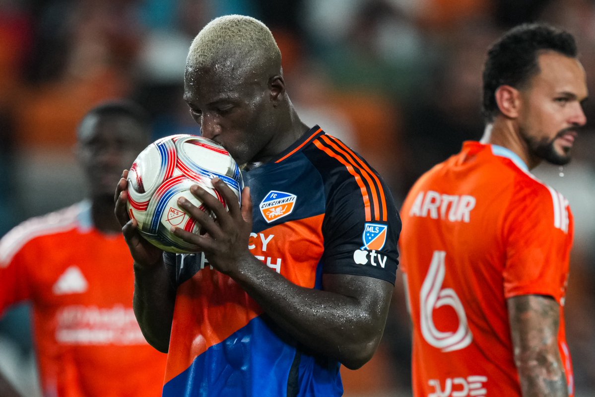 fccincinnati's tweet photo. One point and a few frames from Houston. 📸

Gallery: https://t.co/aaTOqUHKli https://t.co/aggA1Xzh97