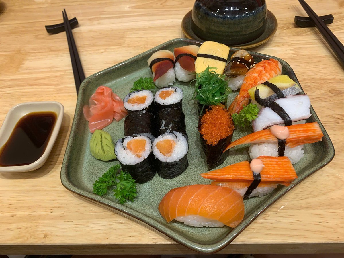 puddinvn's tweet photo. Tối nay làm tí sushi cùng Puddin nha cả nhà, mlemmm 😋 https://t.co/1H19Fh8W76