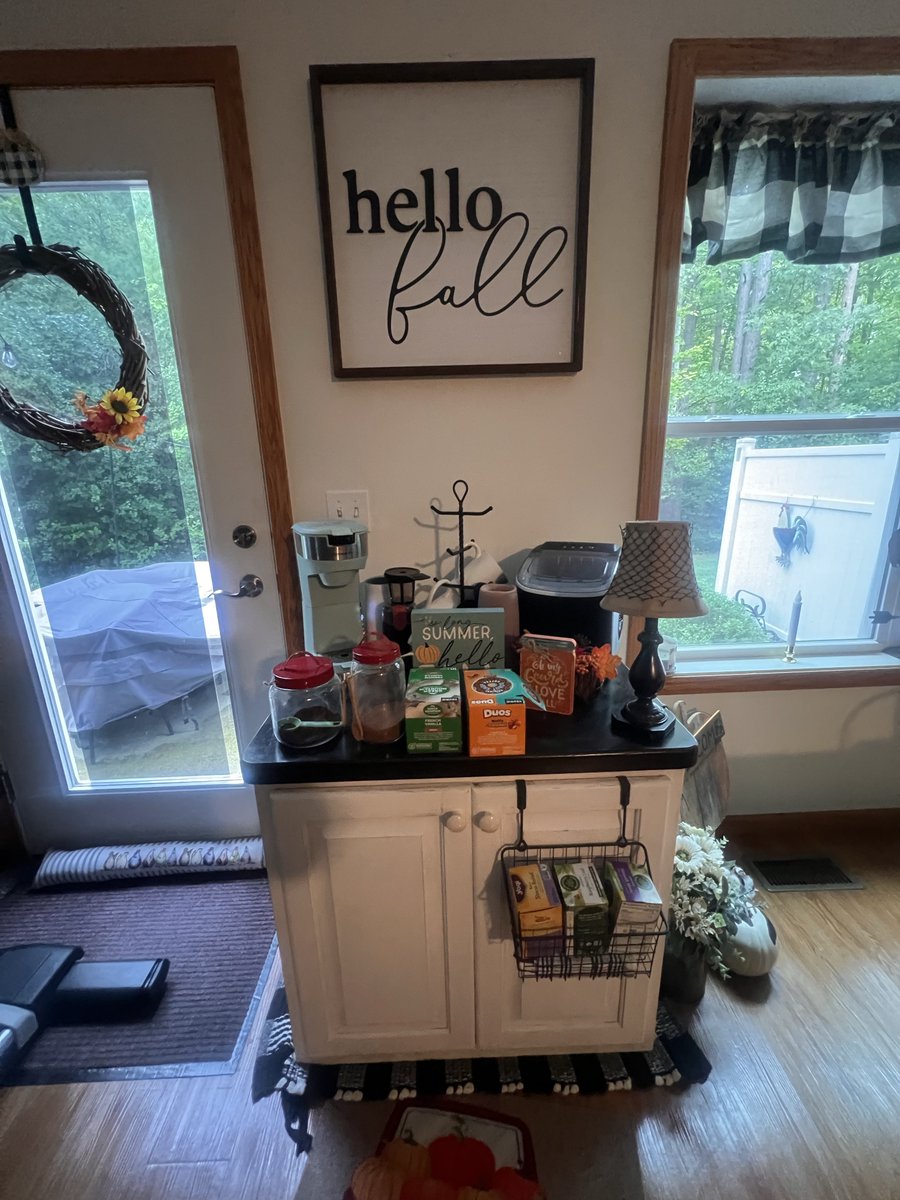 devtwerks's tweet photo. You know you’re in the Midwest when the entire home is decorated in fall decor starting September 1st https://t.co/5cLVQr9tlv