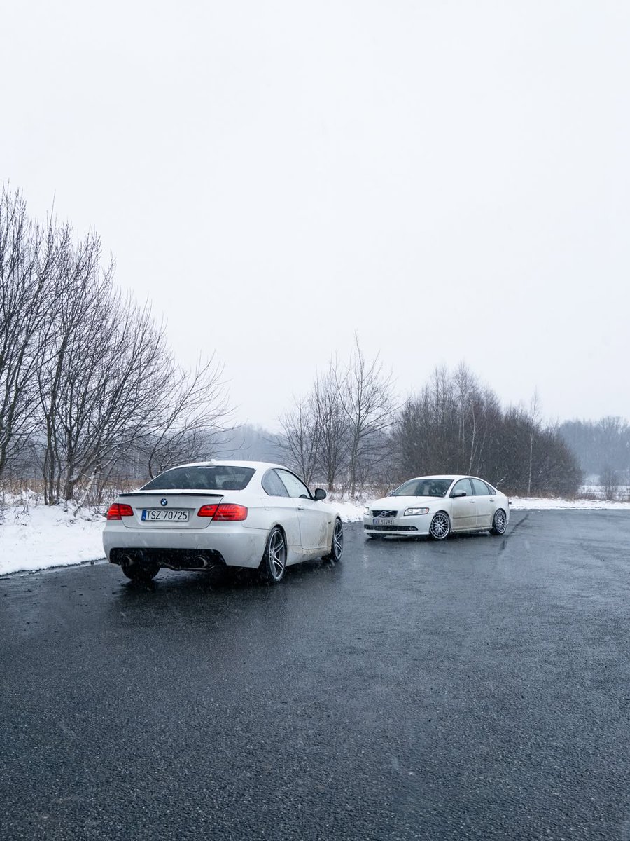 GregoriaTopbwj's tweet photo. BMW E92 330d vs. Volvo S40 https://t.co/D838CEP03R