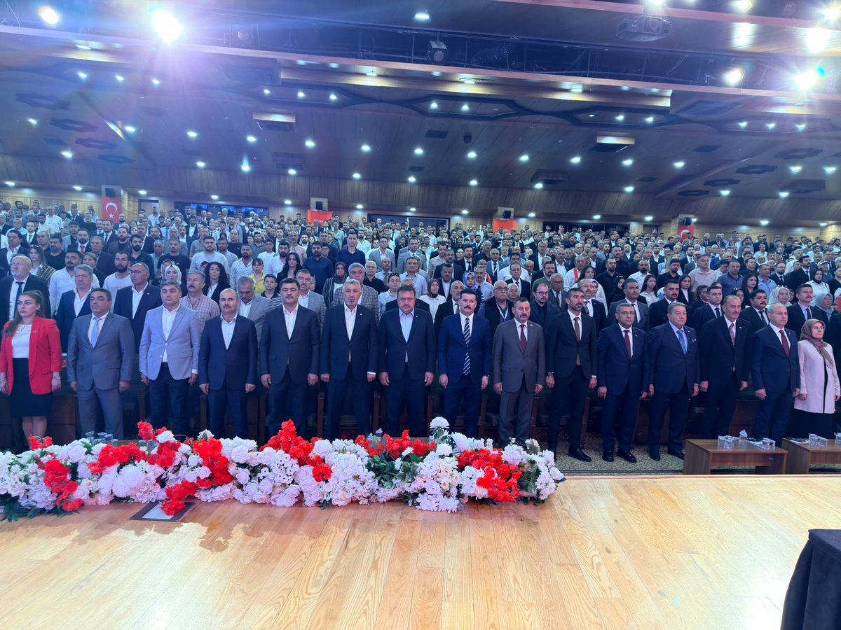 Sanliurfa_MHP's tweet photo. 📍GAZİANTEP 15. OLAĞAN İL KONGRESİ

Milliyetçi Hareket Partisi Şanlıurfa İl Başkanımız Sayın Ecz. Osman Mutlu, Genel Başkan Yardımcımız Sayın Tamer Osmanoğlu’nun Divan Başkanlığında gerçekleştirilen Milliyetçi Hareket Partisi Gaziantep 15. Olağan İl Kongresi’ne katılım sağladı.

Kongremizin; teşkilatımızın birlik ve beraberliğini daha da perçinlemesine, davamızın kutlu yürüyüşüne güç katmasına vesile olmasını diliyoruz.

Milliyetçi Hareket Partisi Gaziantep İl Başkanlığı görevine yeniden seçilen Sayın Mehmet Sait Kılıç’ı tebrik ediyor, görevinde üstün başarılar diliyoruz.

Birliğimiz daim, davamız kutlu, yolumuz açık olsun.

@dbdevletbahceli 
@MHP_Bilgi
@TmrOsmanagaoglu
@MehmetFendogluu
@ayyildirim1
@Ulku_Ocaklari
@eczosmanmutlu
@msait27