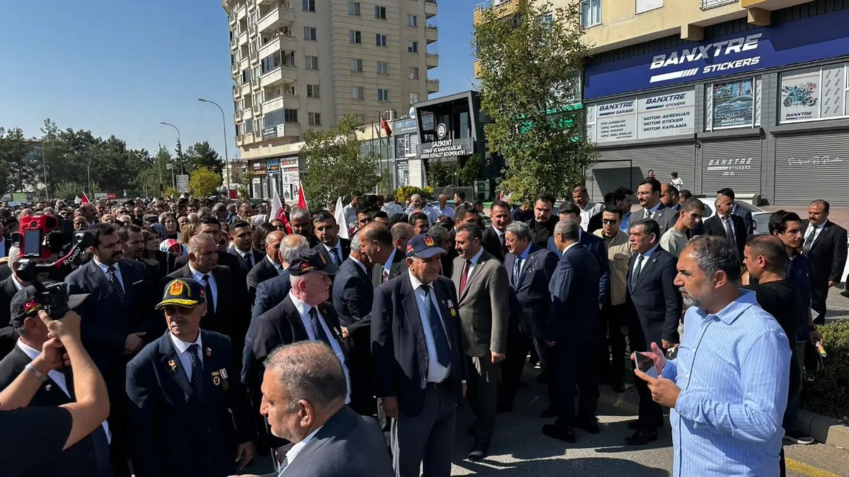 Sanliurfa_MHP's tweet photo. 📍GAZİANTEP 15. OLAĞAN İL KONGRESİ

Milliyetçi Hareket Partisi Şanlıurfa İl Başkanımız Sayın Ecz. Osman Mutlu, Genel Başkan Yardımcımız Sayın Tamer Osmanoğlu’nun Divan Başkanlığında gerçekleştirilen Milliyetçi Hareket Partisi Gaziantep 15. Olağan İl Kongresi’ne katılım sağladı.

Kongremizin; teşkilatımızın birlik ve beraberliğini daha da perçinlemesine, davamızın kutlu yürüyüşüne güç katmasına vesile olmasını diliyoruz.

Milliyetçi Hareket Partisi Gaziantep İl Başkanlığı görevine yeniden seçilen Sayın Mehmet Sait Kılıç’ı tebrik ediyor, görevinde üstün başarılar diliyoruz.

Birliğimiz daim, davamız kutlu, yolumuz açık olsun.

@dbdevletbahceli 
@MHP_Bilgi
@TmrOsmanagaoglu
@MehmetFendogluu
@ayyildirim1
@Ulku_Ocaklari
@eczosmanmutlu
@msait27