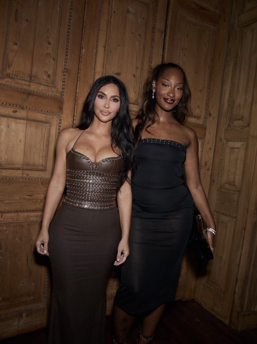 TheePopCore's tweet photo. Tems and Kim Kardashian stun at the SKIMS flagship opening in London during London Fashion Week. https://t.co/fbJXzxKSFK