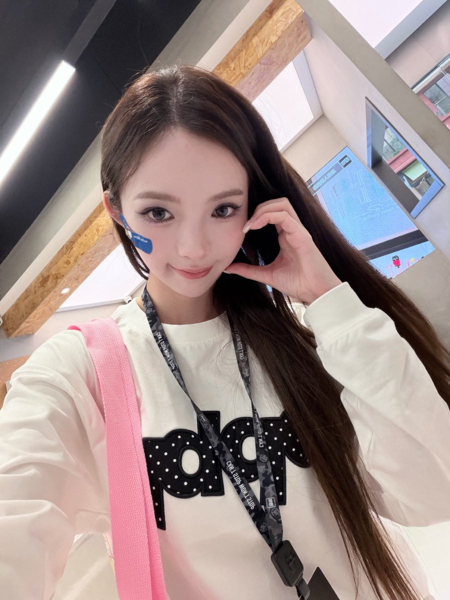 Eliwaxyyz95's tweet photo. Weibo Update ☁️ 💌 2026/09/19
Xu YangYuzhuo
©许杨玉琢
#许杨玉琢 #Eliwa #XYYZ #SEN7SES https://t.co/Ih5ejwE84C