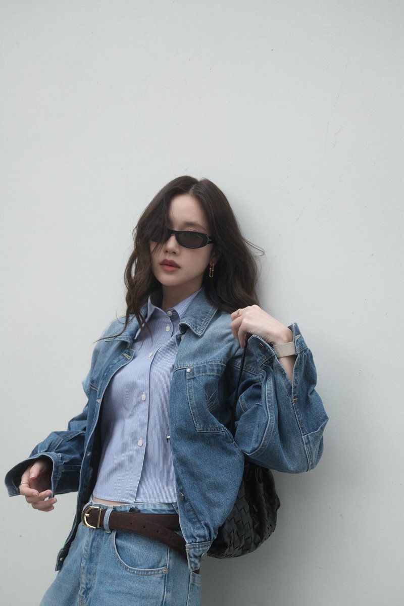 nochalant4real's tweet photo. “เจนเย่” กับก้าวใหม่ในฐานะแบรนด์แอมบาสเดอร์คนแรกของ Vogue Eyewear

Read more: https://t.co/ad6XWo5fcB 

#janeeyeh #เจนเย่ 
#VogueEyewearxJaneyeh
#VogueEyewear https://t.co/V03mdSxvUu
