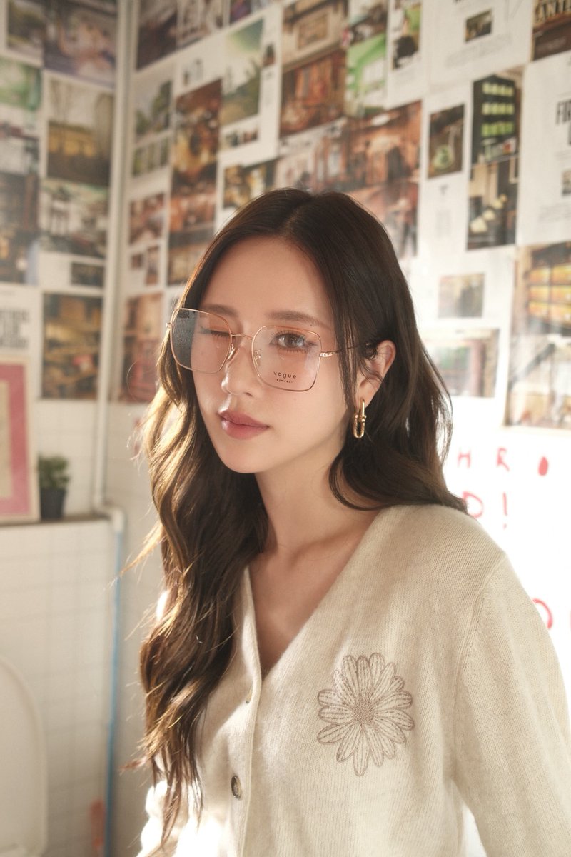 nochalant4real's tweet photo. “เจนเย่” กับก้าวใหม่ในฐานะแบรนด์แอมบาสเดอร์คนแรกของ Vogue Eyewear

Read more: https://t.co/ad6XWo5fcB 

#janeeyeh #เจนเย่ 
#VogueEyewearxJaneyeh
#VogueEyewear https://t.co/V03mdSxvUu