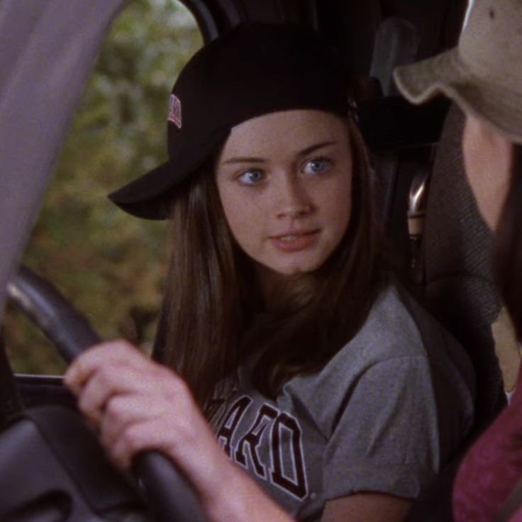 knightsofhjp's tweet photo. rory was my first fem harry fancast in 2022, the gilmore girls as holly &amp; lily ⋆｡‧˚ʚ https://t.co/AxyM51wx3X