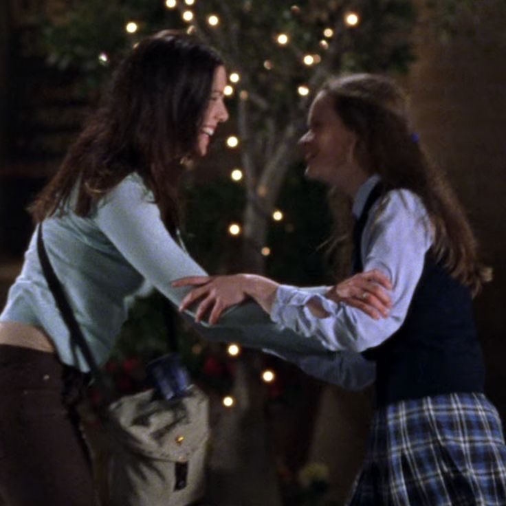 knightsofhjp's tweet photo. rory was my first fem harry fancast in 2022, the gilmore girls as holly &amp; lily ⋆｡‧˚ʚ https://t.co/AxyM51wx3X