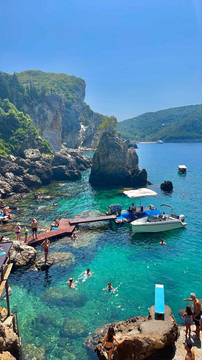 reminiscinbby's tweet photo. Greece https://t.co/G615lBURHE