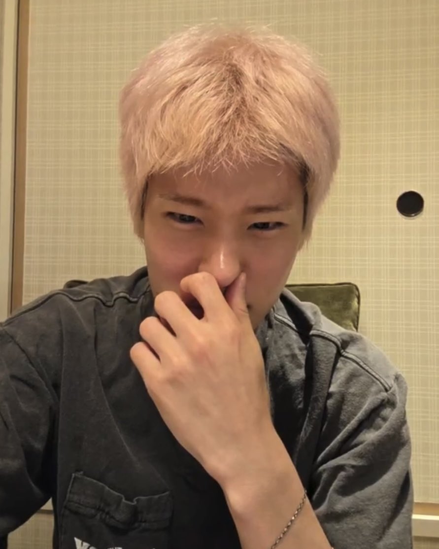 soheeluv_u's tweet photo. ㅅㅂ 이소희 여자들 인어루프 부른 거 듣고 반응 https://t.co/Sp6OXPHzj3