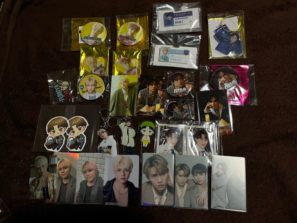 fumiyanosekai_'s tweet photo. グッズ整理のためお譲りします‼️

ALTに金額書いてるのでそちらを見てからご希望でしたらリプかDMお願いします！

 #BUDDiiS買取  #超特急 https://t.co/J9qeEm18Tm