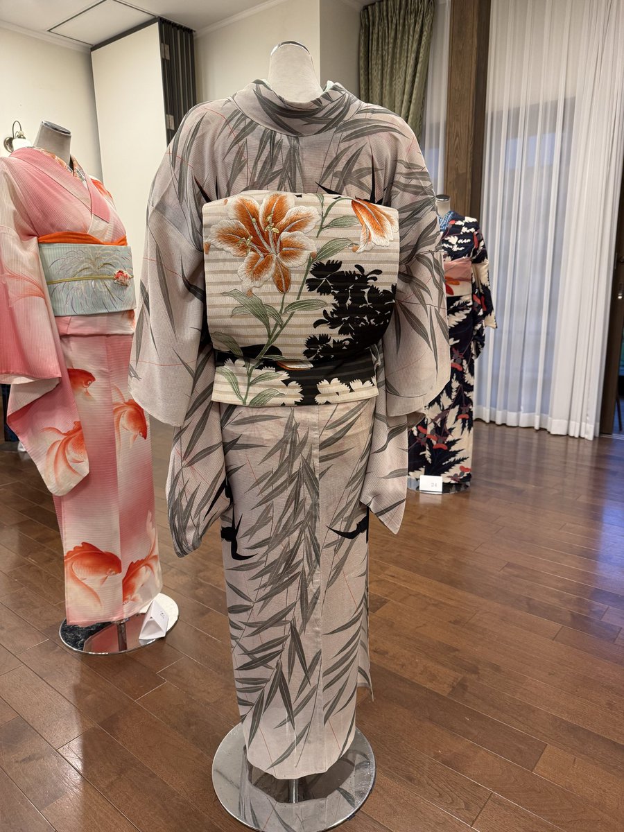 qchin0610's tweet photo. 邸宅で見るアンティーク着物展でトルソー着付けをさせていただきました

久しぶりの開催だけでもうれしいのに
また呼んでいただけてとても嬉しかったです https://t.co/J0sH2XQyNc
