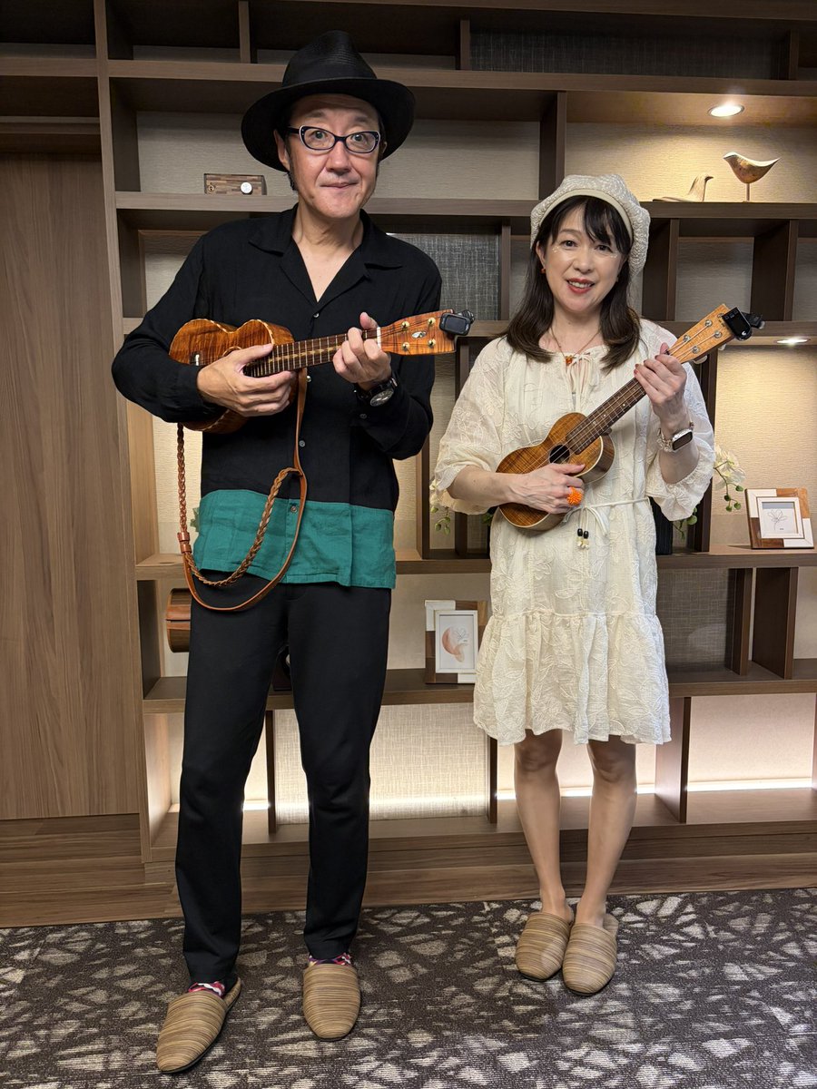 kaz1344843's tweet photo. 大久保さんとライブ！！
@クラーチファミリア西新宿さん
大久保さんとのウクレレユニット「ノブカズ」
第一弾です‼︎
楽しいひと時をありがとうございました😊💕
大久保さん歌ってMCして笑いありで流石でした〜！
黒崎さん、中村さん、スタッフの皆様お世話になりました‼️ありがとうございました😄❣️ https://t.co/fgEeWzBUmW
