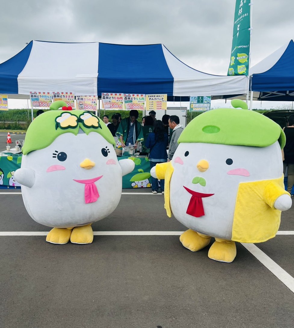 tanacassiopeia's tweet photo. ザ・トリフターズ🐔初の宮城県は涌谷町のわくやチキンフェスティバル

圧倒的アウェイかと思いきや皆さん暖かく迎えてくれて、はじめましての方も笑顔で歌って踊ってサイコー✨
ありがとうございました🐔また来れると良いなあ

#わくチキ https://t.co/JqeetzTn0t