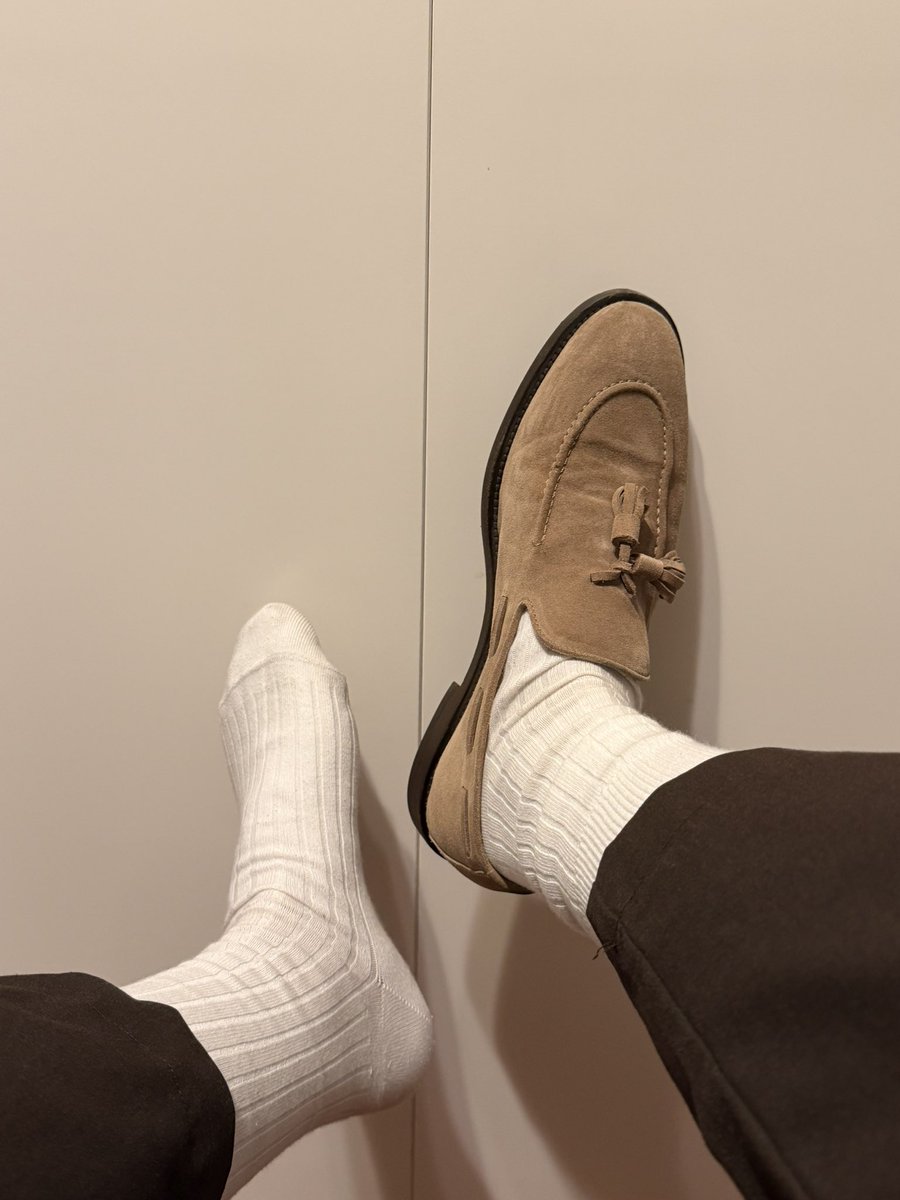 menlovesock's tweet photo. 今天又臭 
#白襪 #白袜 #襪控 #原味襪 #whitesocks #皮鞋白襪 #正裝白襪 https://t.co/32dfxR1f74