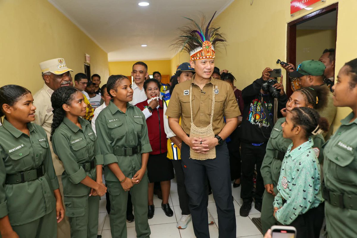 demokrat_sub's tweet photo. Menko AHY mengawal percepatan pembangunan tiga Sekolah Rakyat Terintegrasi di Jayapura, Sarmi, dan Biak Numfor. Program ini diharapkan memperluas akses pendidikan dan memperkuat pembangunan SDM di Papua.

#MenkoAHY #SekolahRakyat #Papua #DemokratSurabaya https://t.co/fR06dfAYnP