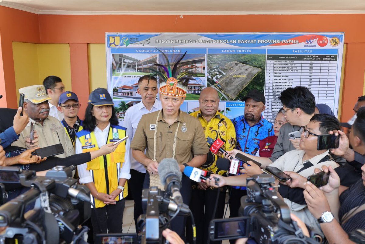 demokrat_sub's tweet photo. Menko AHY mengawal percepatan pembangunan tiga Sekolah Rakyat Terintegrasi di Jayapura, Sarmi, dan Biak Numfor. Program ini diharapkan memperluas akses pendidikan dan memperkuat pembangunan SDM di Papua.

#MenkoAHY #SekolahRakyat #Papua #DemokratSurabaya https://t.co/fR06dfAYnP
