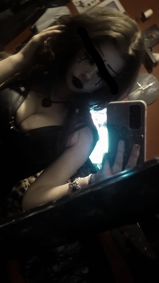_nyro_X's tweet photo. Ich hasse nichts an mir außer meine Augen haha #emo #goth #alt #alternative https://t.co/2ijB1We4MV