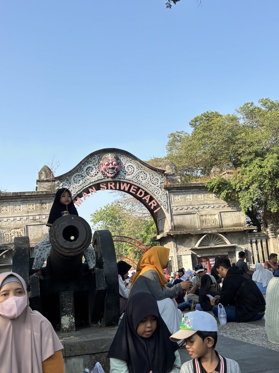 aerisalt's tweet photo. jajan berkedok cfd😅

#surakarta #solo https://t.co/Pu84OIj05S