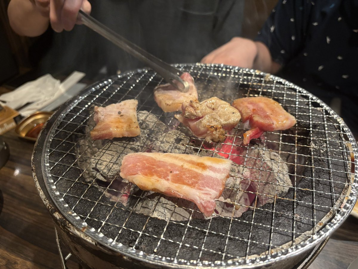obtydi's tweet photo. ユニバース喫煙者セット行ってきました。

トップも取れたけどラスがデカかった…。
(だってつかまされるんだもん)

そろそろオレの立直もナメられてきたので立直率下げていきます。

焼肉美味かった☺️ https://t.co/4c1RFpslDK