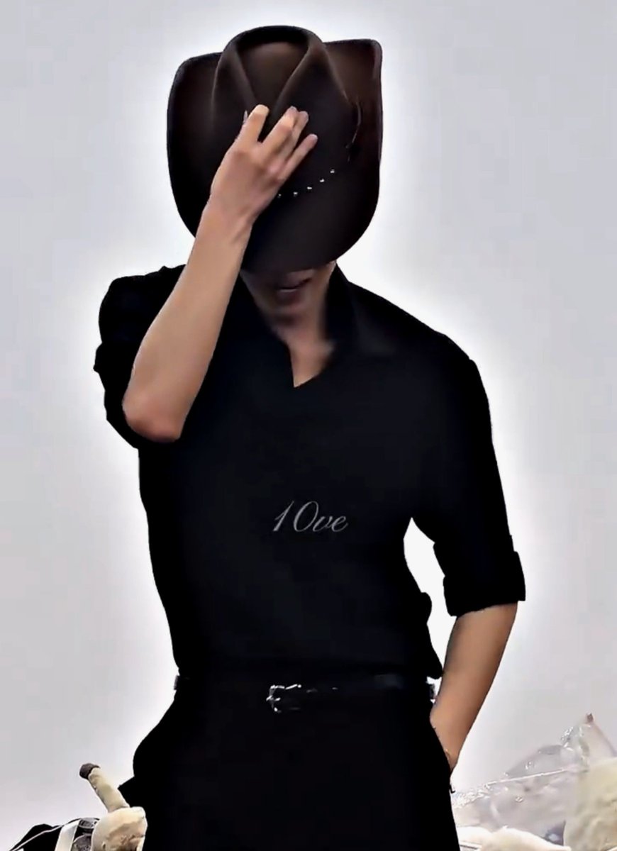 forevxn_'s tweet photo. this is sexier than him being naked https://t.co/vqM6YpD3nG