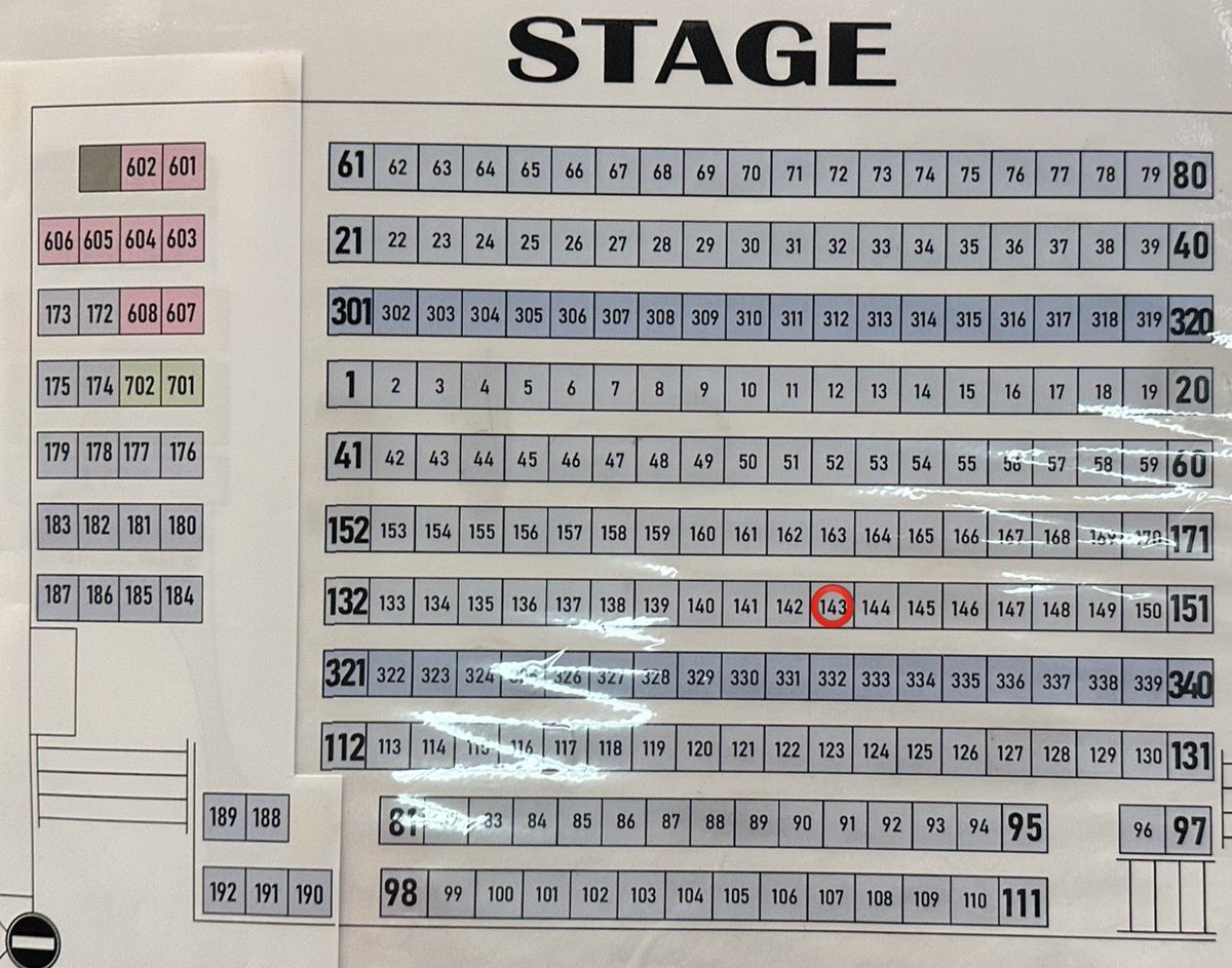 te2river's tweet photo. ♾️ノック夜公演、G列中央上手

みーちゃんの🫵を回収出来て嬉しいね、沢山みーてみーてしてもらえて楽しかった〜

🧡🧡にはいつもほんまに感謝や

💛🩵とはお見送りで投げ💋を交換するのがもはやデフォやな笑笑 https://t.co/BrRIRtJ5s8