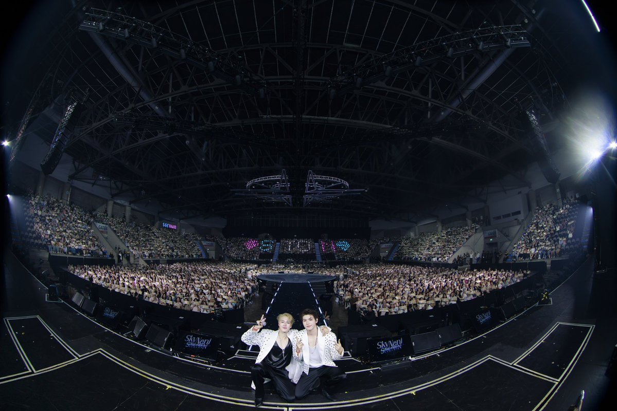 GMMTV's tweet photo. จับมือกันไว้ แล้วออกเดินทางไปทุกที่ด้วยกัน 
ขอบคุณทุกคนที่มาผจญภัยกับพวกเราใน 'SKY NANI S to the N FANCON' 🧭 ทั้งสองวัน #SkyNaniSToTheNFanconD2 

ทุกการเดินทางไปทุกทิศ ทำให้ระหว่างทางมีความทรงจำมากมาย มีหลากหลายความรู้สึกที่เกิดขึ้น ขอบคุณทุกคนที่มาร่วมเดินทางด้วยกันในครั้งนี้ เพราะมันทำให้เป็นการเดินทางที่แสนพิเศษและสนุกมากๆ และจะอยู่ในใจของพวกเราตลอดไป ตั้งแต่เริ่มจนได้เจอกันและจับมือด้วยกันในวันนี้ ☁️🌸✨

วันนี้เราได้เดินทางมาเจอกันแล้ว หวังว่าทุกคนจะจับมือไปด้วยกันต่อไปเรื่อยๆ เลยนะครับ และขอให้ทุกคนเดินทางกลับบ้านปลอดภัย หวังว่าจะได้ออกผจญภัยด้วยกันใหม่ 🩵🩷

Let’s hold hands and travel everywhere together.
Thank you all for sharing this adventure with us at ‘SKY NANI S to the N FANCON’ on both days. 🧭 #SkyNaniSToTheNFanconD2

Every journey, no matter which direction we go, brings us countless memories and feelings we’ll treasure. We’re so grateful you joined us on this trip and made it all so special and fun. Every moment, from the day we first met to today, when we hold hands, will stay with us forever. ☁️🌸✨

Now that we’ve found each other, let’s never let go of each other’s hands. Please get home safely. We hope a new adventure will bring us together again someday. 🩵🩷

'SKY NANI S to the N FANCON' 🧭
📌 Buy Rerun Tickets 👉 https://t.co/XOIXlAmrQE 

#SkyNaniSToTheNFancon
#GMMTV