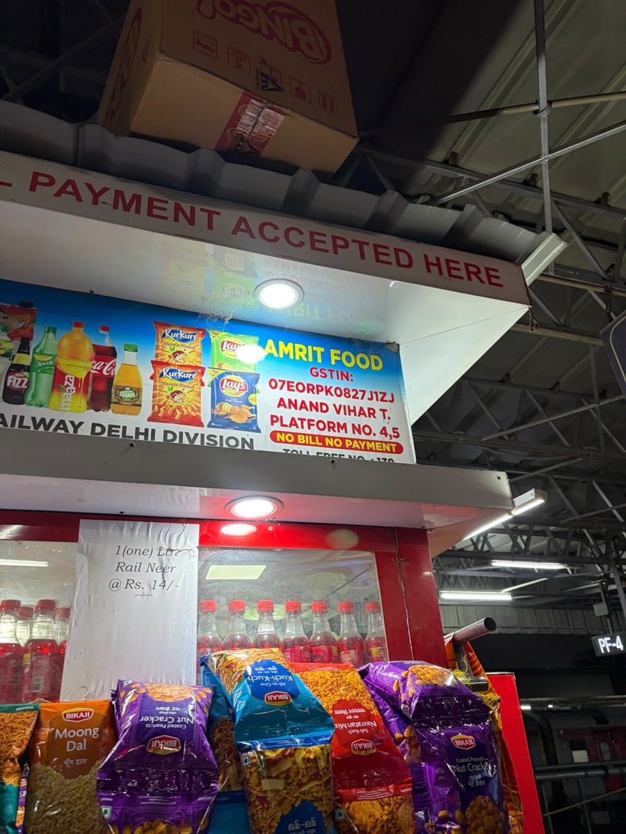 kitabsonu's tweet photo. @RailMinIndia @rpfnrdli @RailMinIndia @PMOIndia @narendramodi @RailwaySeva No response received against the vendor for extra overcharged and they are united for fight, where is your onground support team https://t.co/UZrNhjiAmz