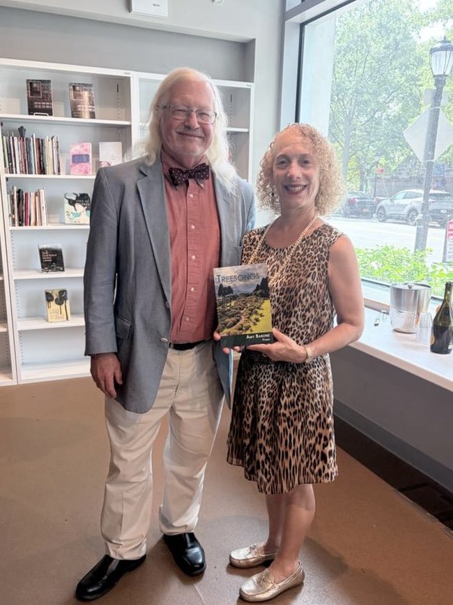 AmyBBarone's tweet photo. Yesterday I read #poems from my new #book Treesongs at the Broadstone Books reading at @poetshouse hosted by #publisher Larry Moore-I joined 8 NYC #poets with new Broadstone titles - thank you to everyone who came out for poetry! https://t.co/5G2OrrD9eA