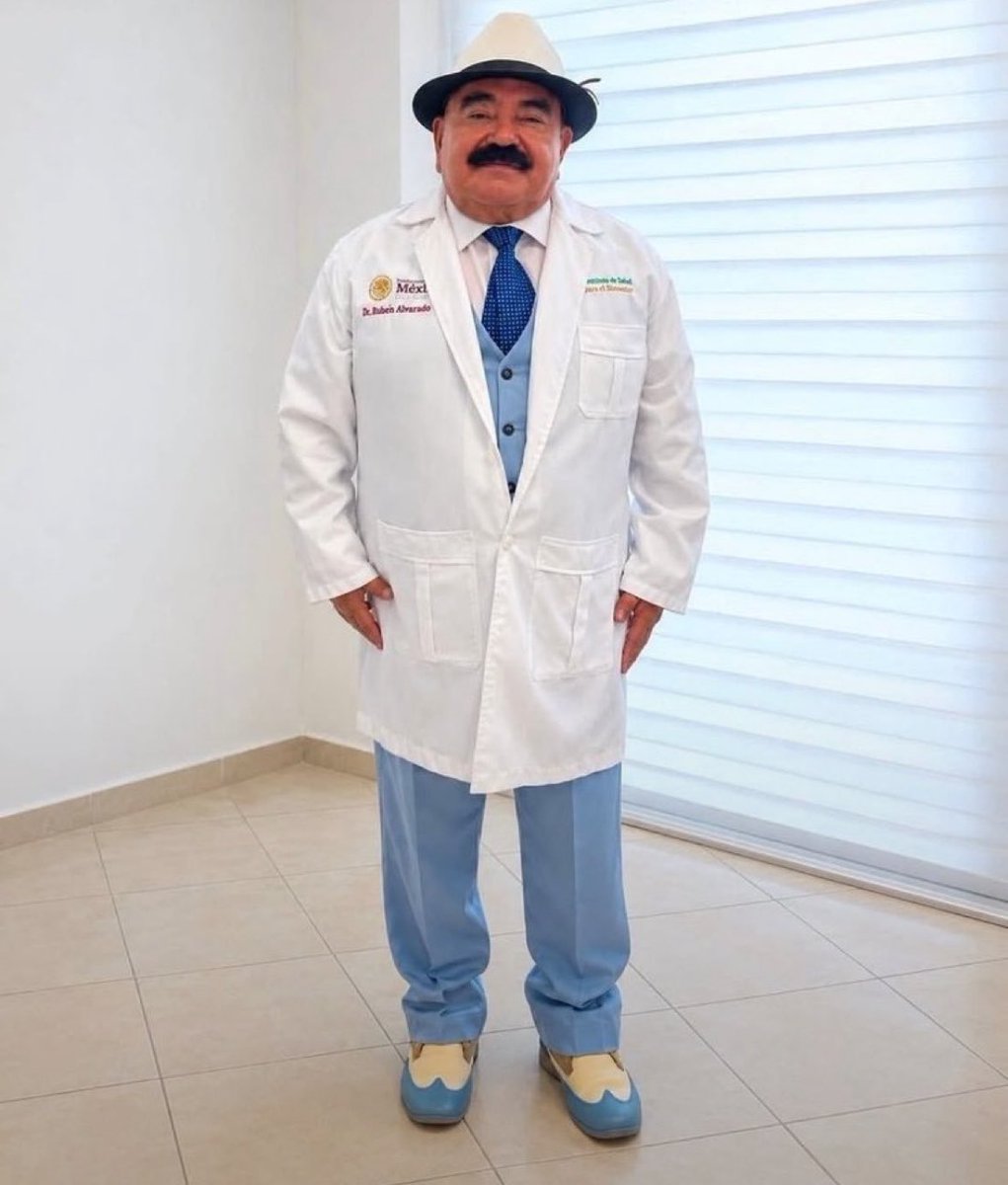 gandhy_salgado's tweet photo. Ya se está hipertensando, dale 4 gotitas de nifedipino sublingual… que no hay? Una de Captopril molida, que sea. Que es eso de que lo están intentando extubar? se está peleando con el ventilador, ponle una ámpula de diazepam y ya que ellos decidan qué hacen mañana. https://t.co/Syv2vUuSMt