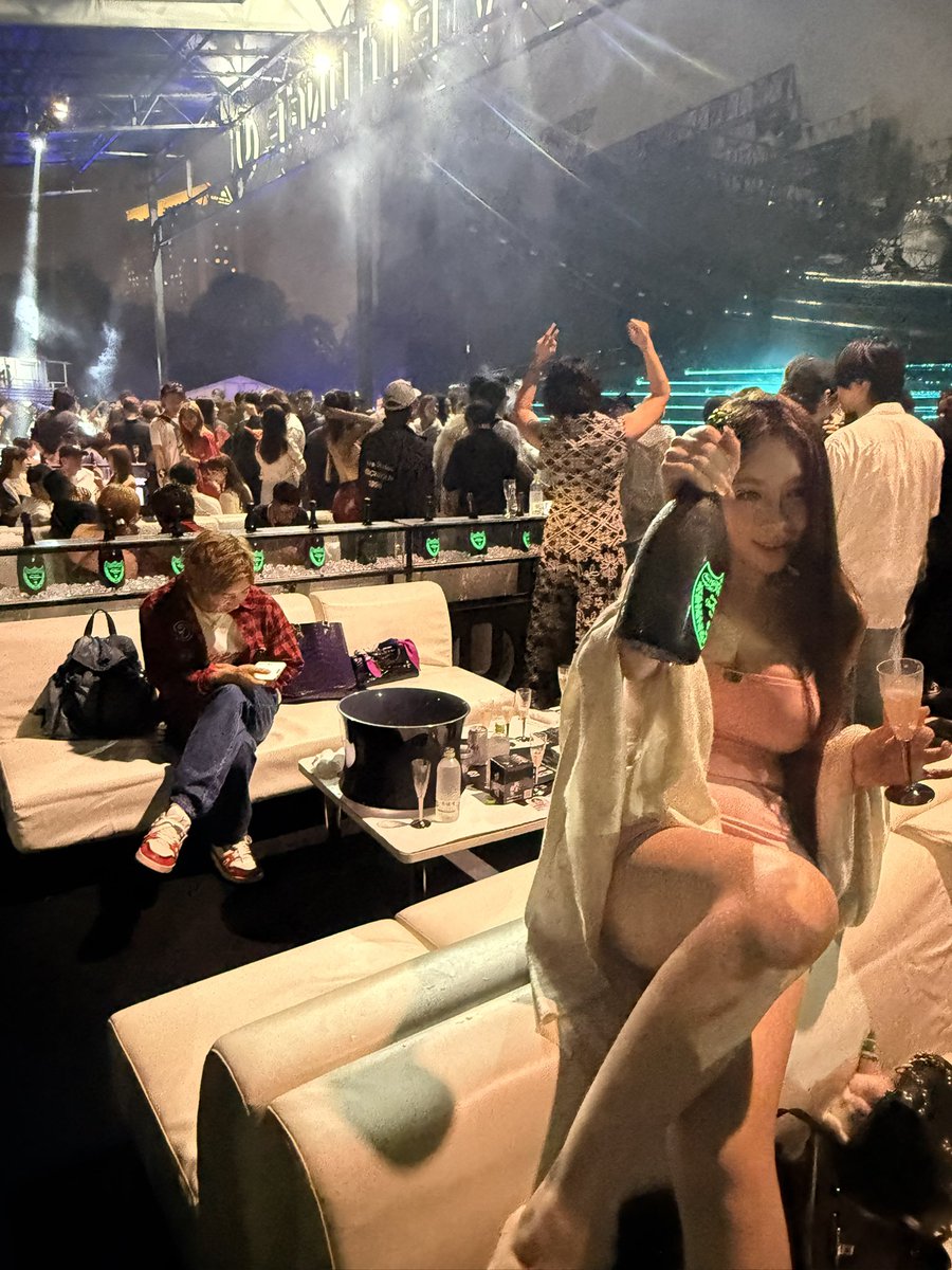 HarukiKai0628's tweet photo. ULTRA JAPANのインスタ映えインフルエンサーと乗り切れない裏側
＠mukakin1203 https://t.co/DyZxfPTxMJ
