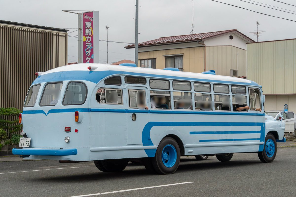 s330m2403's tweet photo. BX752
1962年式
元全但バス　兵2あ1398
今年初参加で最古参です。スキーバスとして使われてたそうです。
車体もBXDより大きく長さ9.5m、幅2.4mということで、後のLTみたいなサイズです。かなり綺麗にされており、調子良く走ってました。しかし柿の種テールが縦タイプは初めて見ました。 https://t.co/An0izcG4No