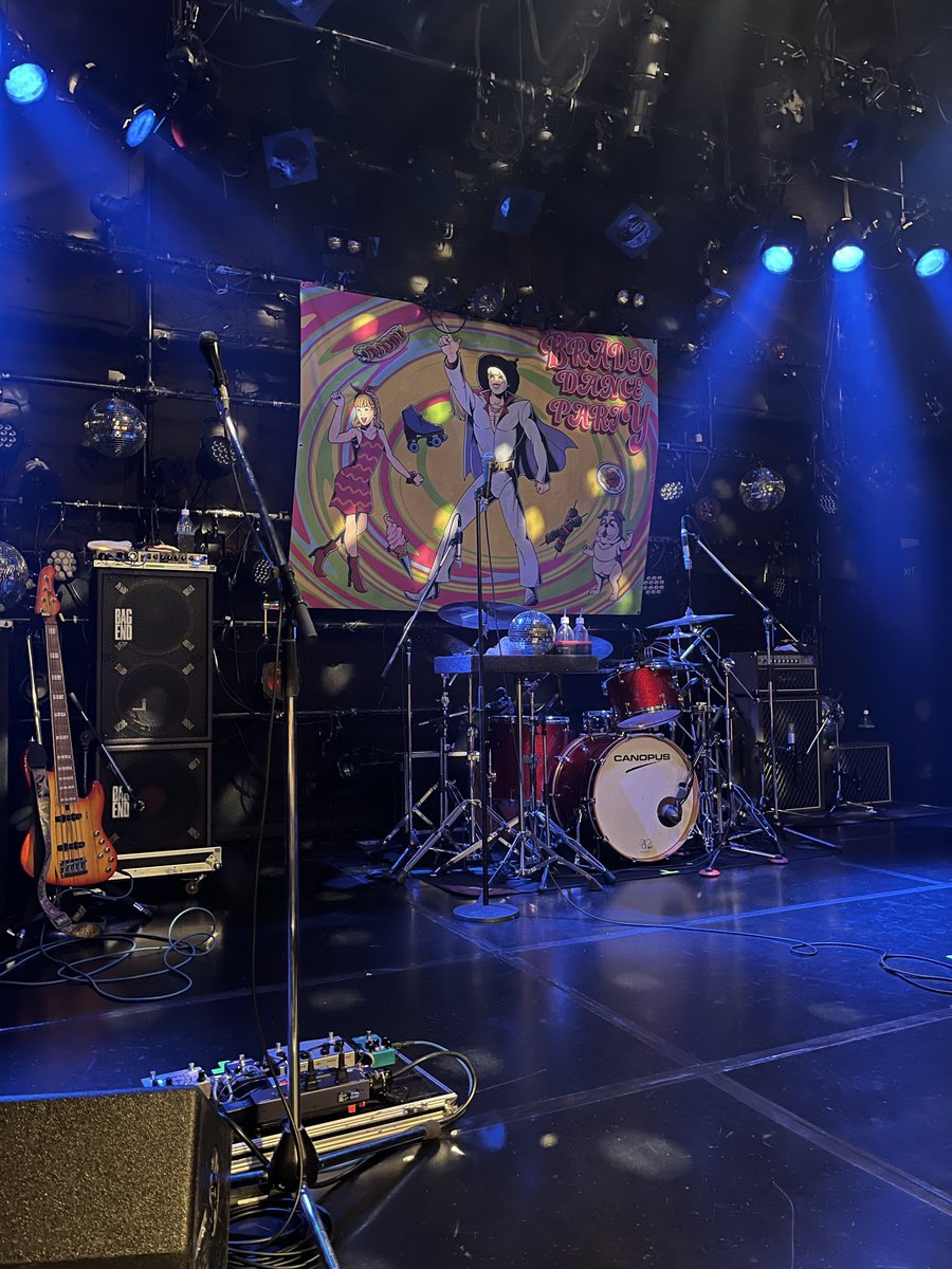 MA30_HALW's tweet photo. 9/20
BRADIO DANCE PARTY TOUR 2026
BRADIO
HEAVEN'S ROCK さいたま新都心

ツアー初日。開演前からDJアフロのお陰で既に楽しみがあるし、開演してからは1曲目から盛り上げてくれて楽しすぎた。好きな曲がたくさんあるセトリでダンパやってくれて感謝しかない。あー、踊った踊った。

#BRADIOダンパ https://t.co/rIsnzTb5fo