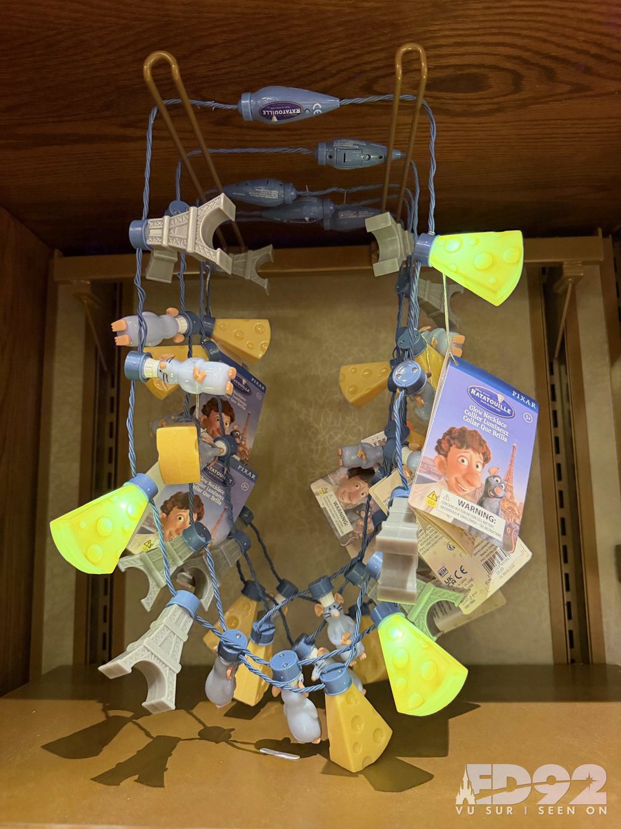 ED92Magic's tweet photo. Lit up by cheese, charm, and the Eiffel Tower❣️✨

This Ratatouille 🧀 necklace is the ultimate Disneyland Paris fantasy✨

🐀 25€ 

#DisneylandParis #Ratatouille https://t.co/FpRPepWE7m