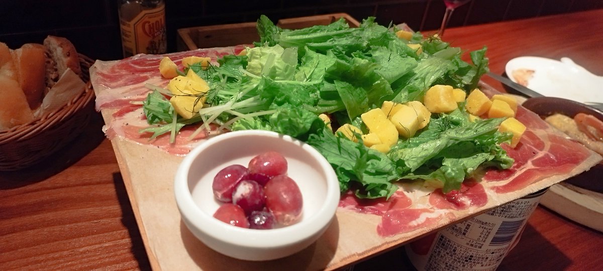 youzoo0904's tweet photo. 池袋のイタリアン酒場最高すぎた。久々に当たりを見つけた https://t.co/9jl4DZbsJJ
