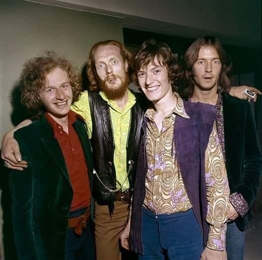 pamdesousa's tweet photo. #BLINDFAITH On Sept.20/69 their LP hits #1 in the U.S. where it stays for 2 weeks. A supergroup composed of Eric Clapton, Steve Winwood, Ginger Baker and Ric Grech, they play their final show on Aug.24/69. They never re-form. https://t.co/QG422O8yho