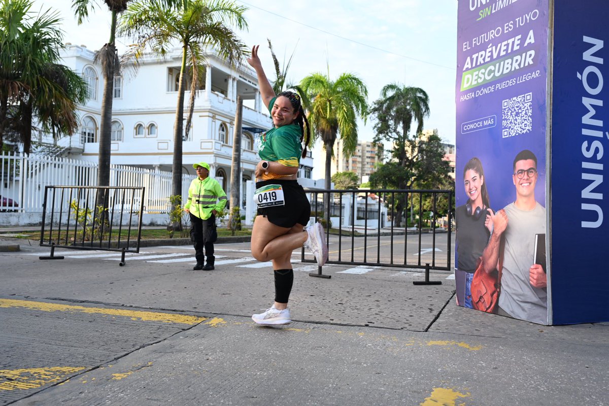 unisimon's tweet photo. 🏃‍♀️¡Unisimón corrió con Barranquilla!🏃‍♂️

❤️💛💚 Vivimos @enbaqsecorreasi como patrocinadores, acompañando la Ruta Unisimón 10K por espacios como el Teatro José Consuegra Higgins, nuestras sedes 1, 2, 3, Posgrados y la Casa de la Cultura de la Universidad Simón Bolívar, La Perla. https://t.co/McfCpc6cYQ