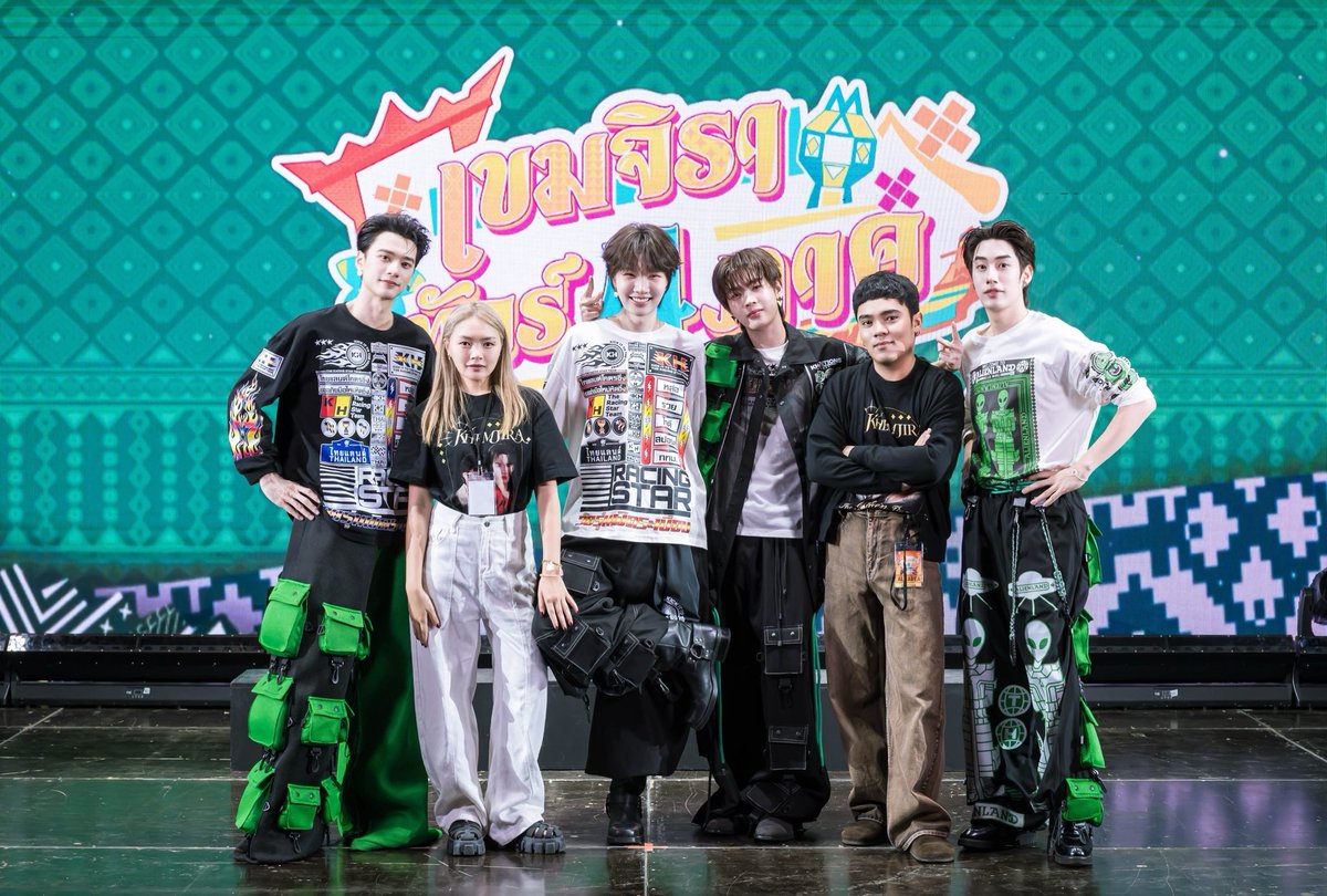 Ize6's tweet photo. คิดถึงบรรยากาศตอนทัวร์4ภาคมาก สนุกในทุกๆภาคเลย ใครที่ยังไม่ได้ดูเบื้องหลังไปดูกันได้เย้ย 🤍😍

🎥 Youtube : DomundiTV
🔗 : https://t.co/3yB0zUKCAS

#BTSเขมจิราทัวร์สี่ภาค 
#KengNampingㅤㅤㅤㅤ 
#TleFirstone https://t.co/JFbBEBKNKn