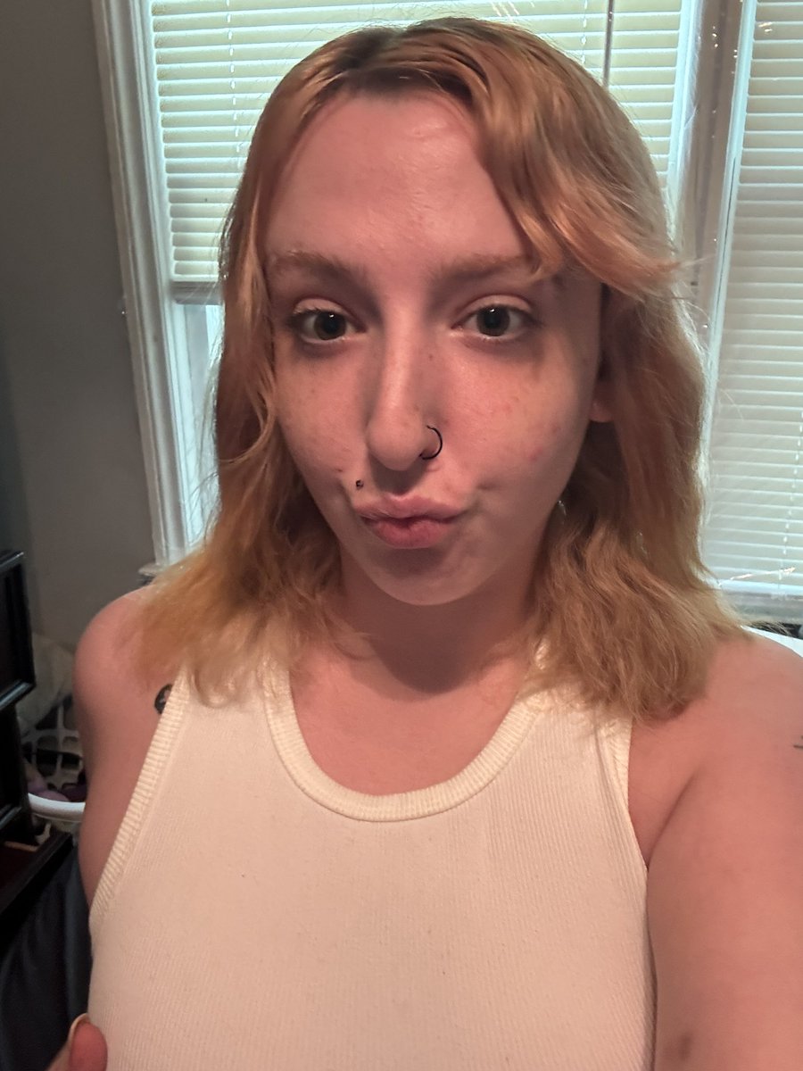 eatitemma's tweet photo. Maybe an innocent post will get me some sales 

Aren’t i cute?🥰 even without makeup 

#buyingcontent #nsfw #weed #findom #sellingnudes #gooning  #natural #bareface https://t.co/cNNuR1N5KE