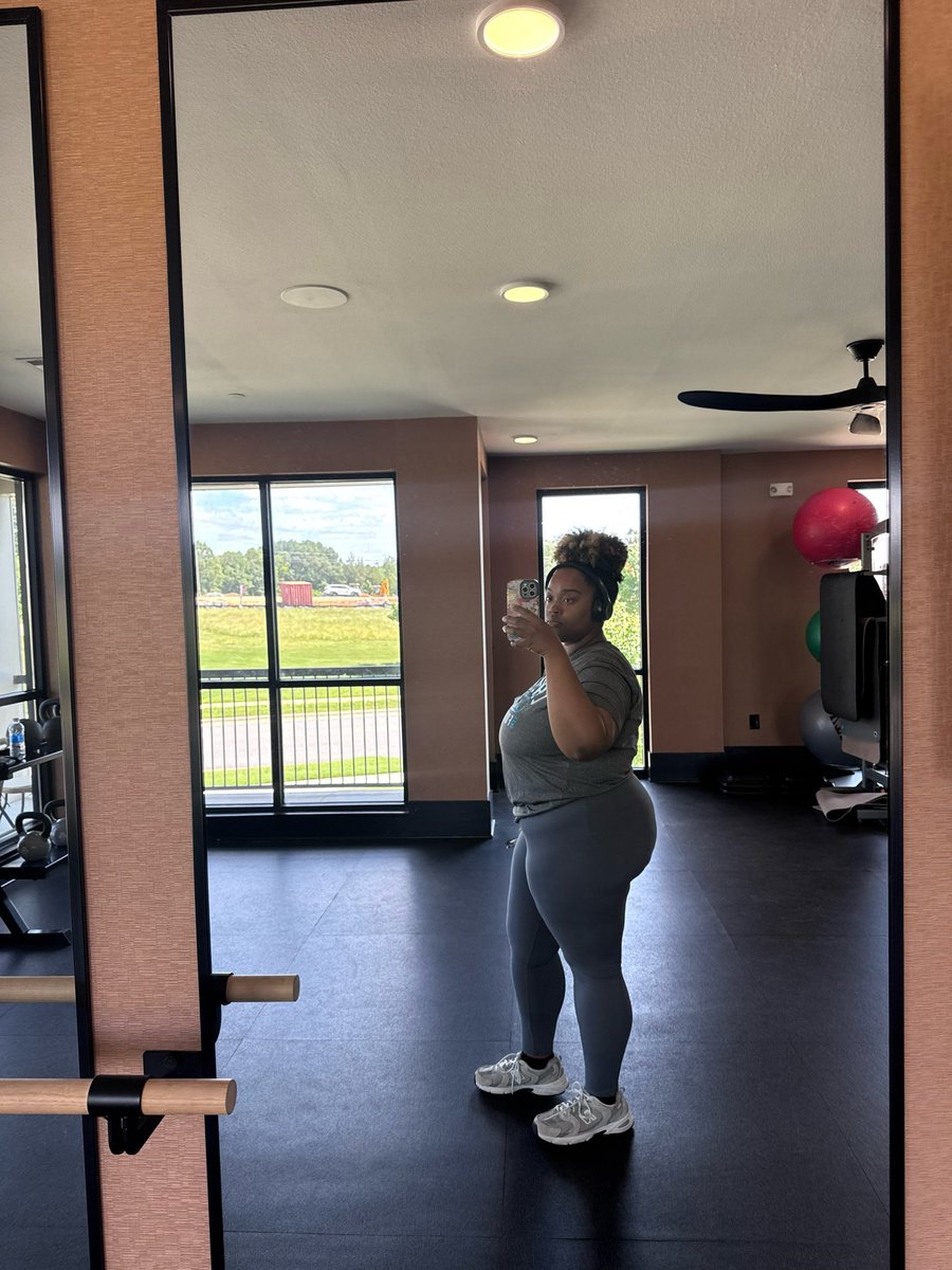 Ashnycole08's tweet photo. Addicted to the gym😩 https://t.co/HKufbXN2Kj