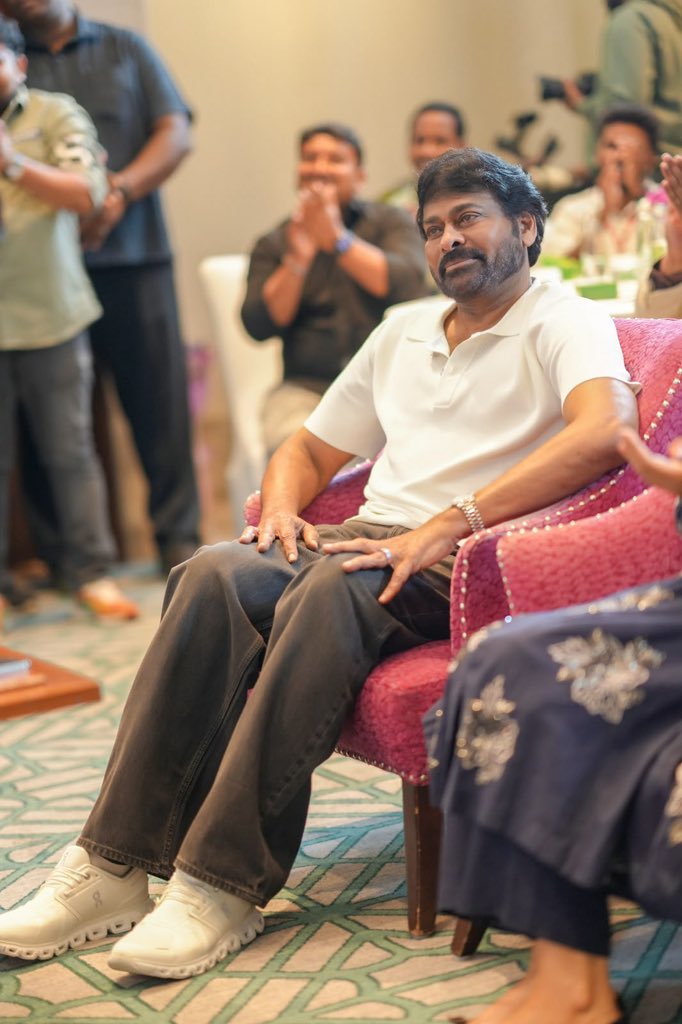 SuryaKonidela's tweet photo. Megastar Chiranjeevi garu shares a special moment with Mega fans! ❤️

@KChiruTweets garu met fans who organised various social service activities on the occasion of his birthday and personally appreciated their efforts.

He spent quality time interacting with them and encouraged them to continue contributing to society through meaningful initiatives.

‘Mega Youth Force’ Hon’ble Chairperson Smt. @sushkonidela garu was also present and interacted with the fans during the meet.

A heartwarming interaction celebrating the spirit of service beyond fandom. ❤️‍🔥

#MegastarChiranjeevi #MegaYouthForce