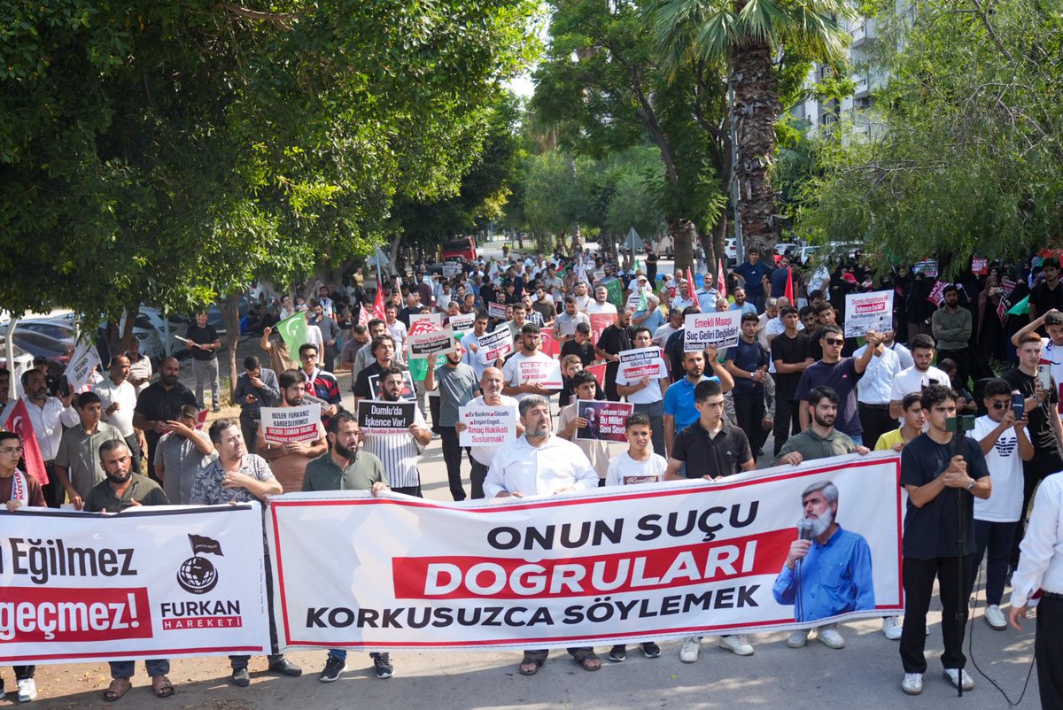 adyfrknhareketi's tweet photo. Dün sokakta orantısız güç ve darp, bugün adliye koridorları... Hak arayışına uygulanan bu muamele ve hukuksuzluk kabul edilemez! Adalet ve hukuk herkes için eşit işlemeli.

#AdanaAdliyesi
#YargıEliyleZulüm
Polis DevletiIstemiyoruz https://t.co/vgt9qX5EEv
