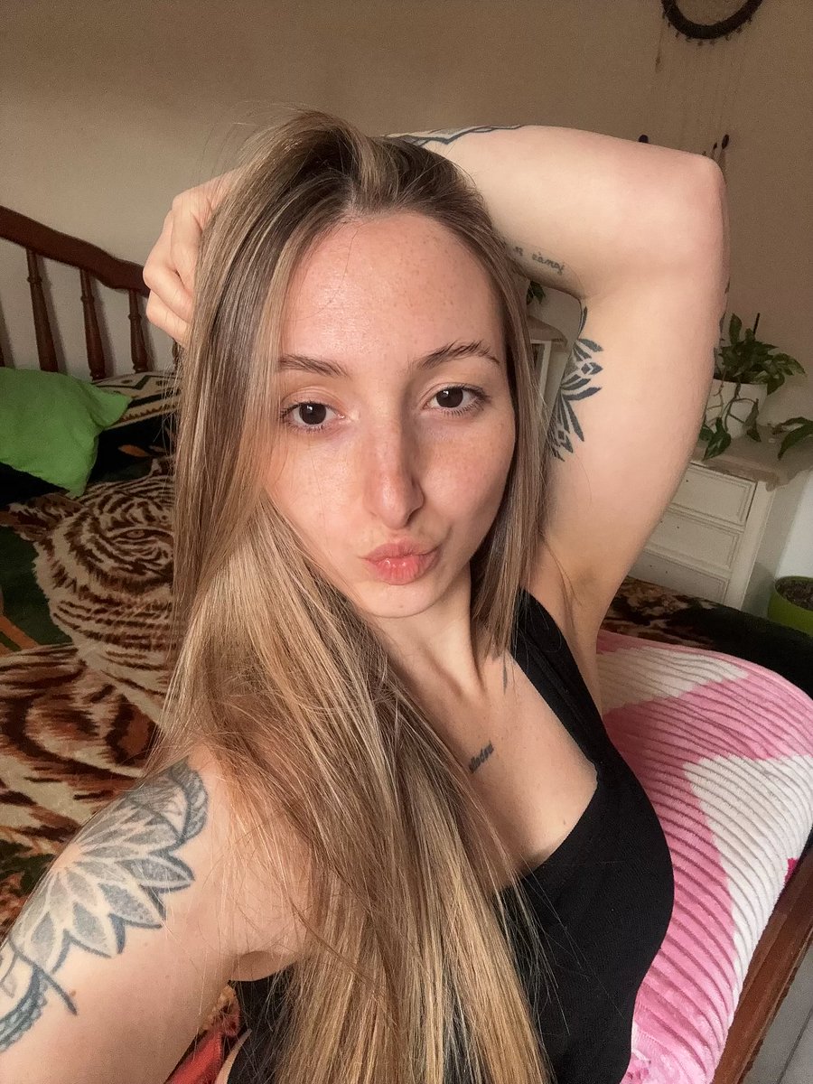 cherryevexo's tweet photo. Hi where are you from? https://t.co/JUAGzdPeky