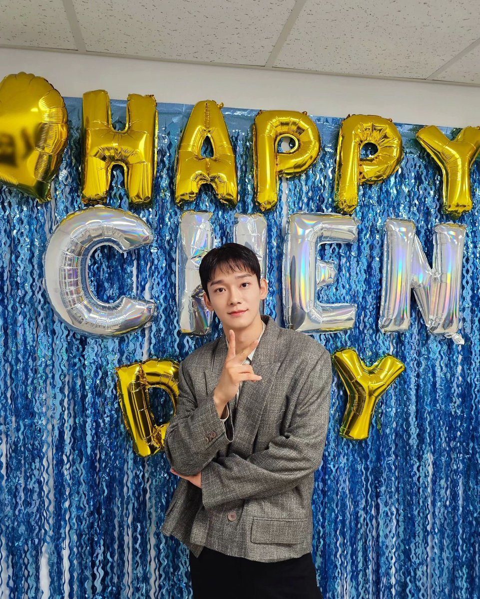 always_chen_921's tweet photo. 오늘의 주인공!! 첸😎 종대야 생일축하해🥳💛
오늘 그 누구보다도 최고로 행복한 하루 보내자🩷 
언제나 항상 늘 너무너무 아끼고 사랑한다❤️

#CaptainCHENDay 
#HappyChenDay https://t.co/V5QkfKo0Yd