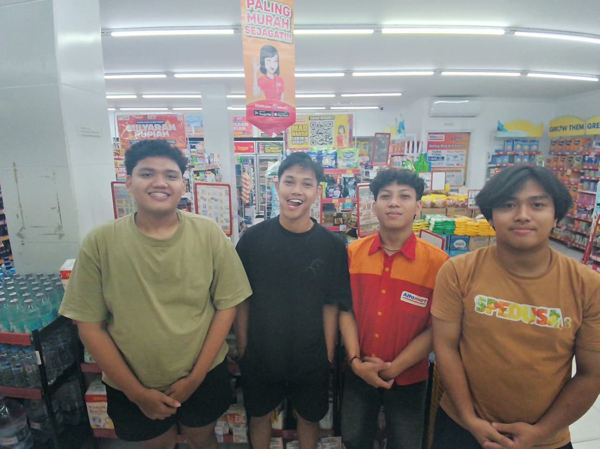 AlifFatchurroh1's tweet photo. photoboth di alfamart 😂 https://t.co/eqo3hjUJ23