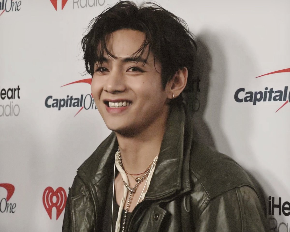 vntaura's tweet photo. the prettiest smile belonging to the prettiest soul https://t.co/ol6cR2L3yM