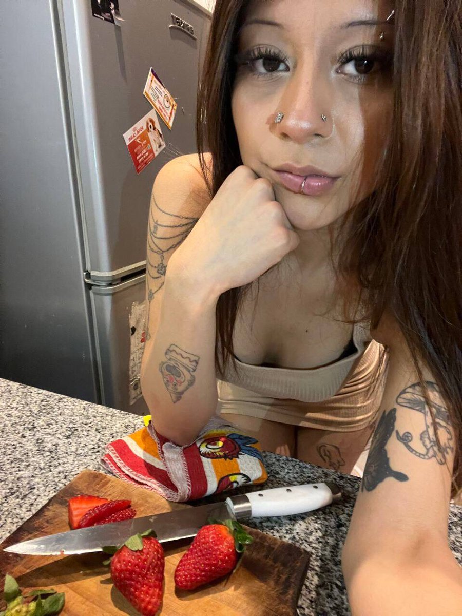 abbyfax's tweet photo. am i your type ? https://t.co/VRWEI22ZoK